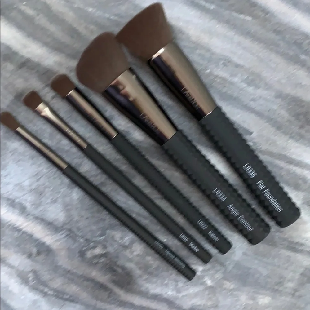 Laruce Essentials Brush Set in Black